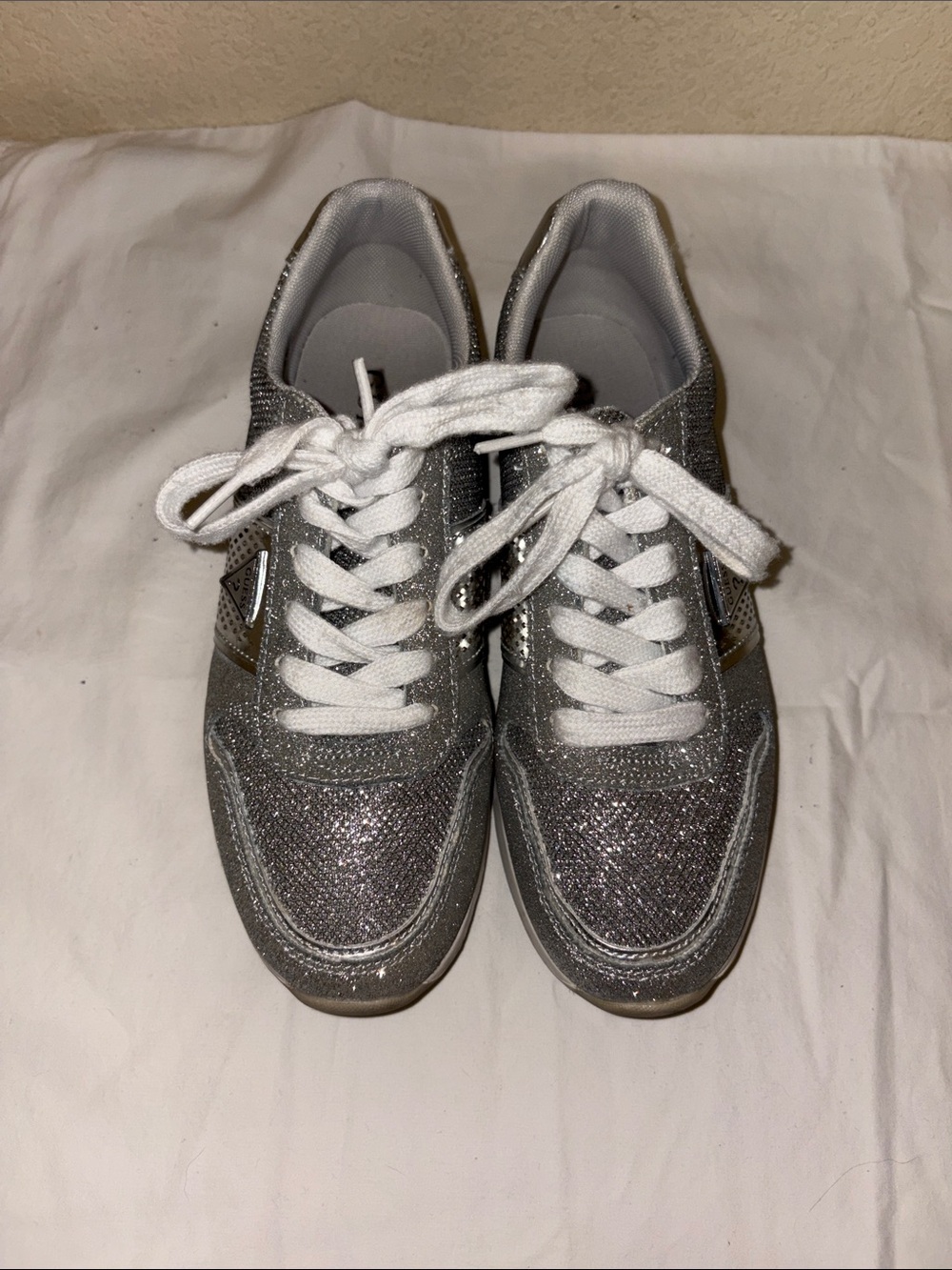 GUESS Jalyn Women's Silver Glitter Low Top Lace-Up Casual Sneakers